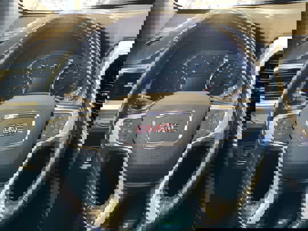 Used 2018 GMC Acadia SLT image 17