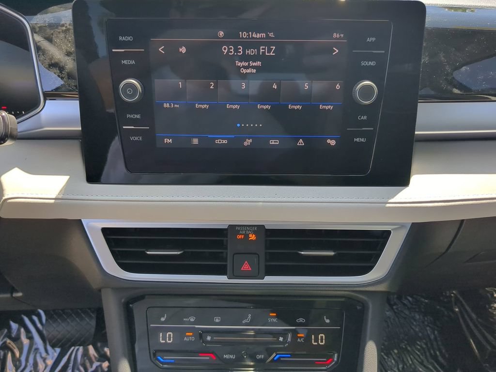 New 2026 Volkswagen Taos SE FWD image 21
