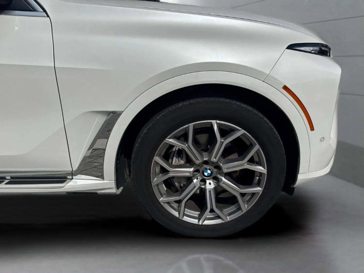 Used 2023 BMW X7 xDrive40i w/ Premium Package AWD/4WD image 6