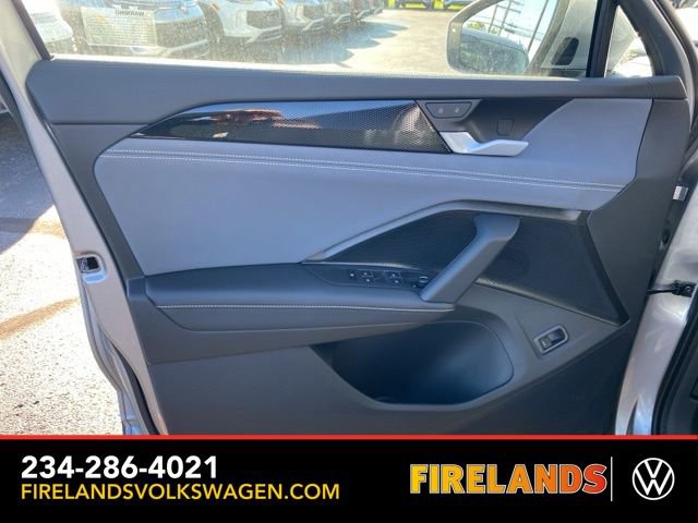 New 2025 Volkswagen Tiguan SE image 22