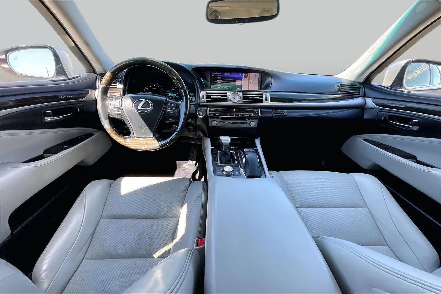 Used 2017 Lexus LS 460 w/ Comfort Package RWD image 16