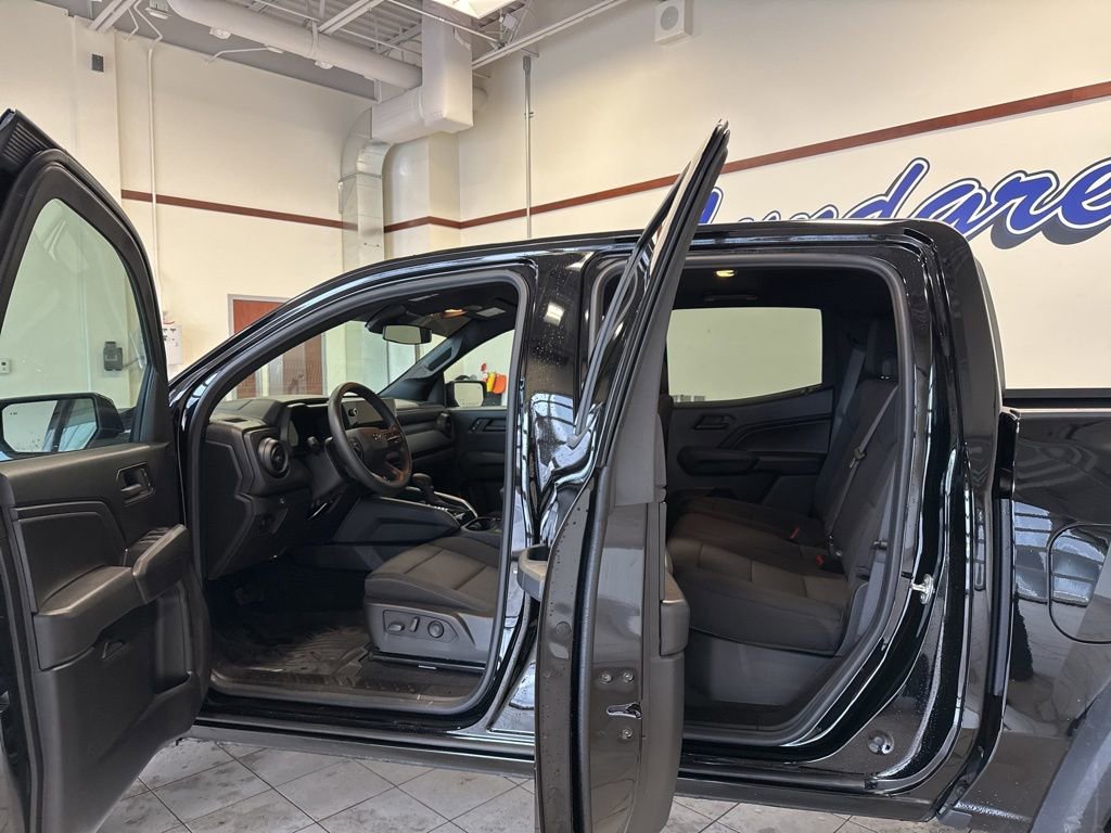Used 2024 Chevrolet Colorado Trail Boss w/ Technology Package image 8
