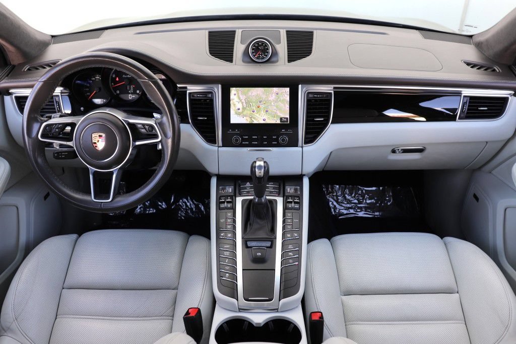 Used 2018 Porsche Macan Turbo AWD/4WD image 44
