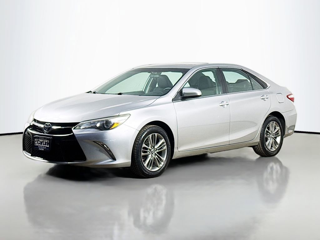 Used 2016 Toyota Camry SE w/ Moonroof Package FWD image 3