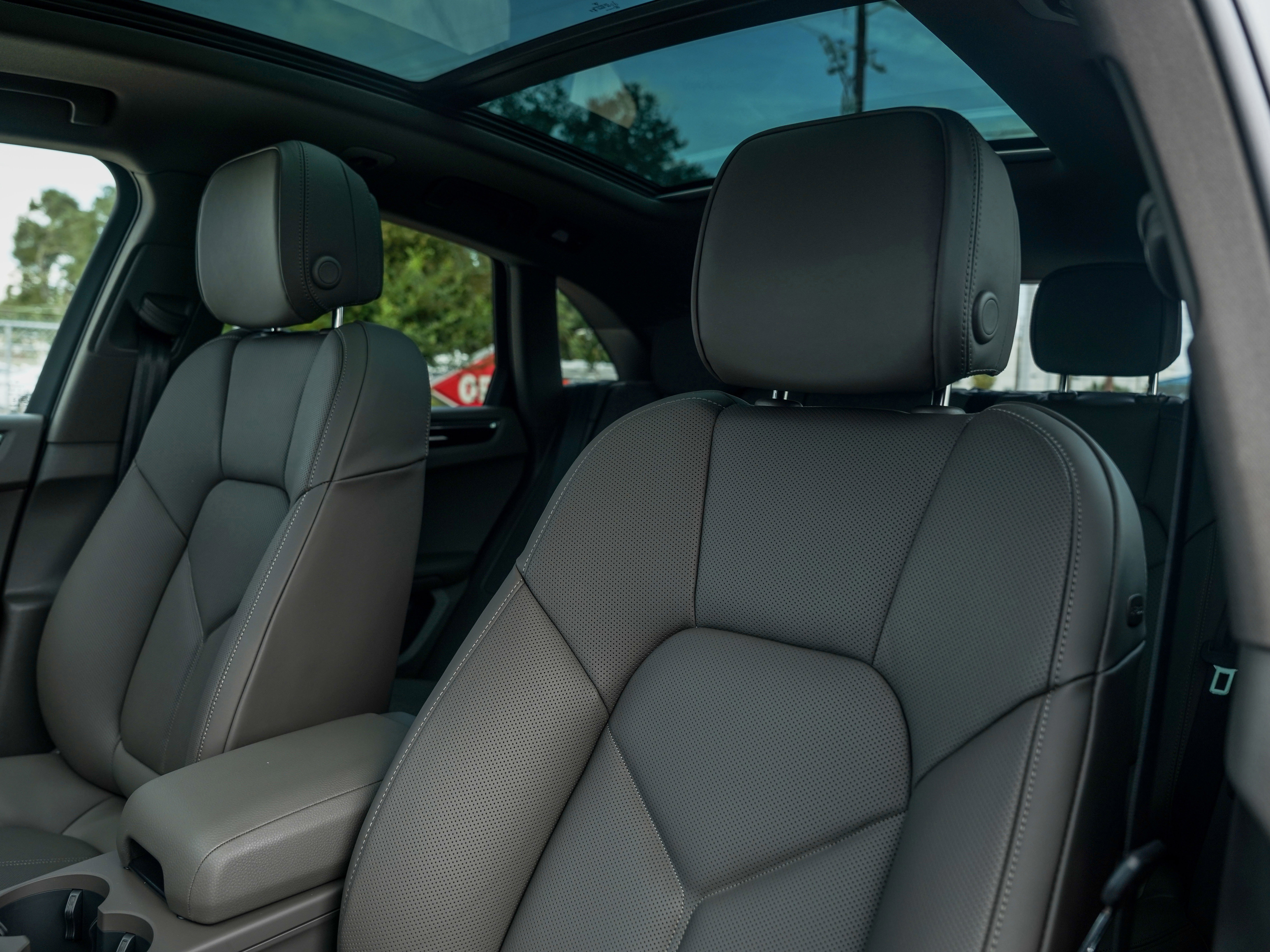 New 2026 Porsche Macan image 5