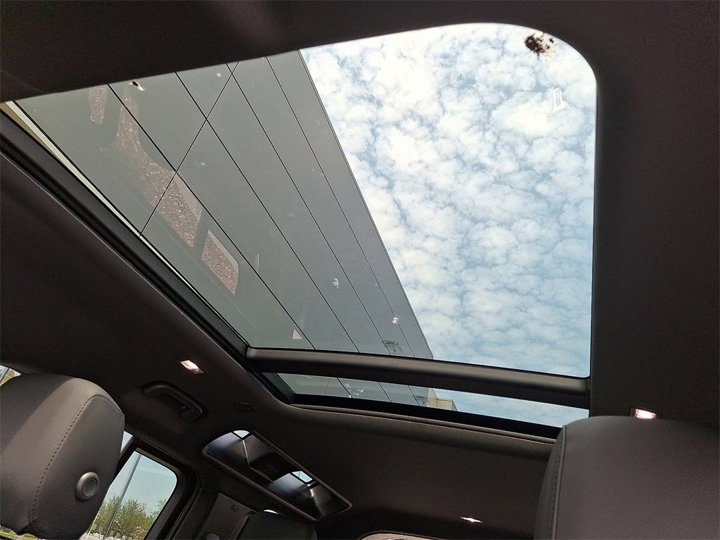 New 2025 Land Rover Defender 110 S image 11