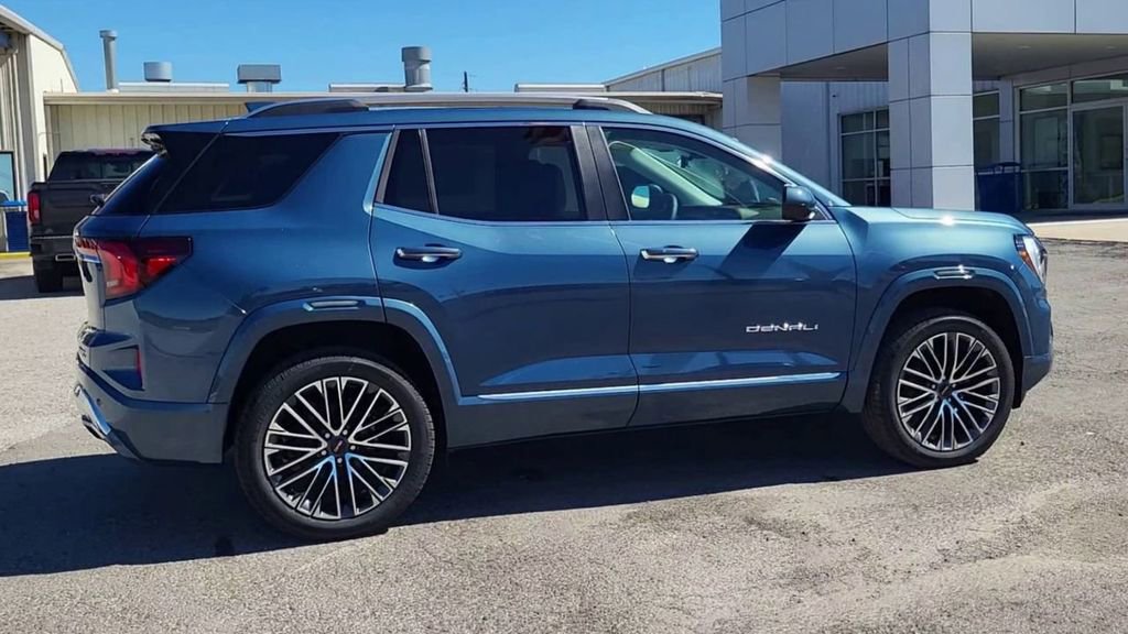 New 2026 GMC Terrain Denali w/ LPO, Black Badging Package image 8