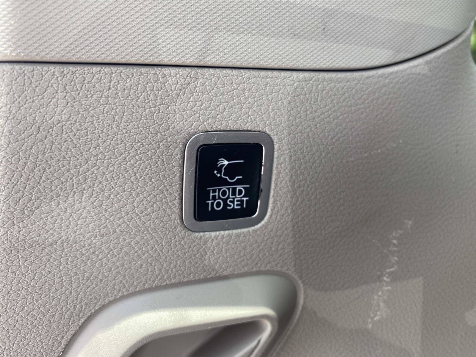Used 2022 Jeep Wagoneer Series II AWD/4WD image 6