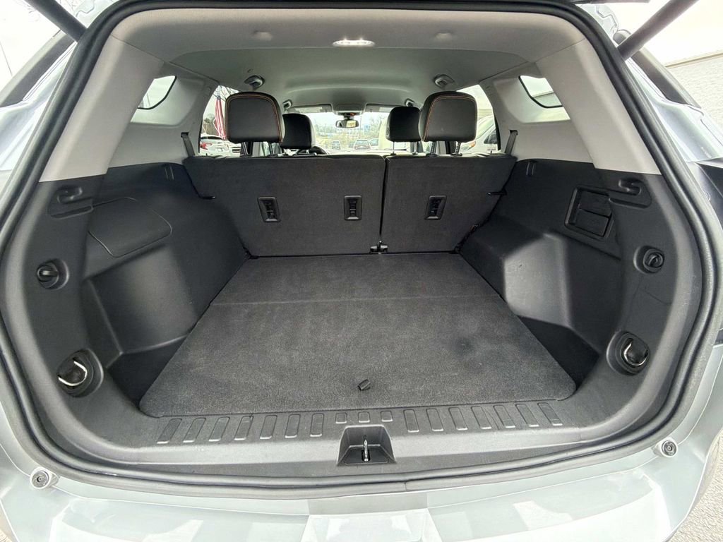 Used 2023 GMC Terrain AT4 image 13