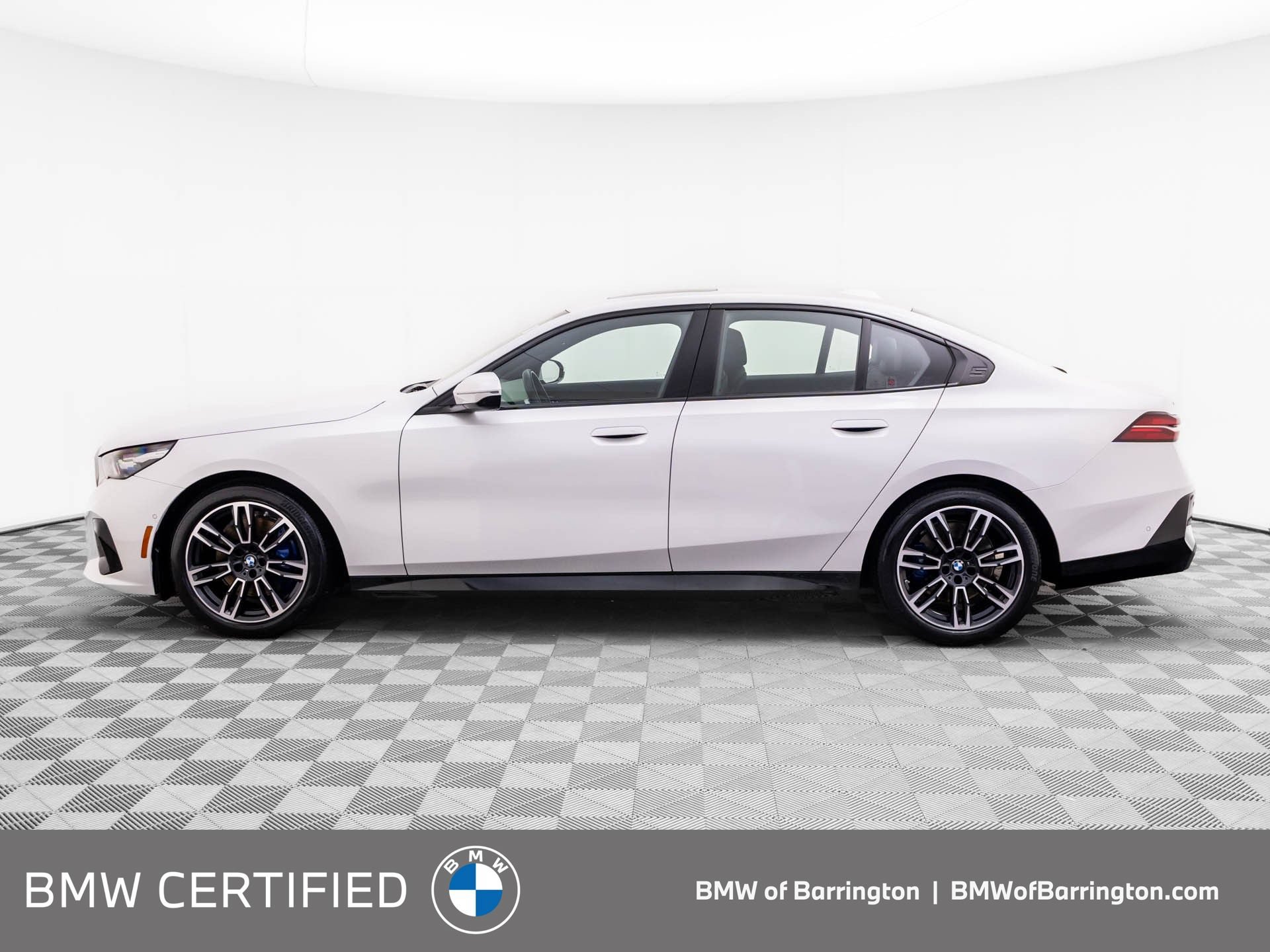Certified 2026 BMW 530i xDrive AWD/4WD image 2
