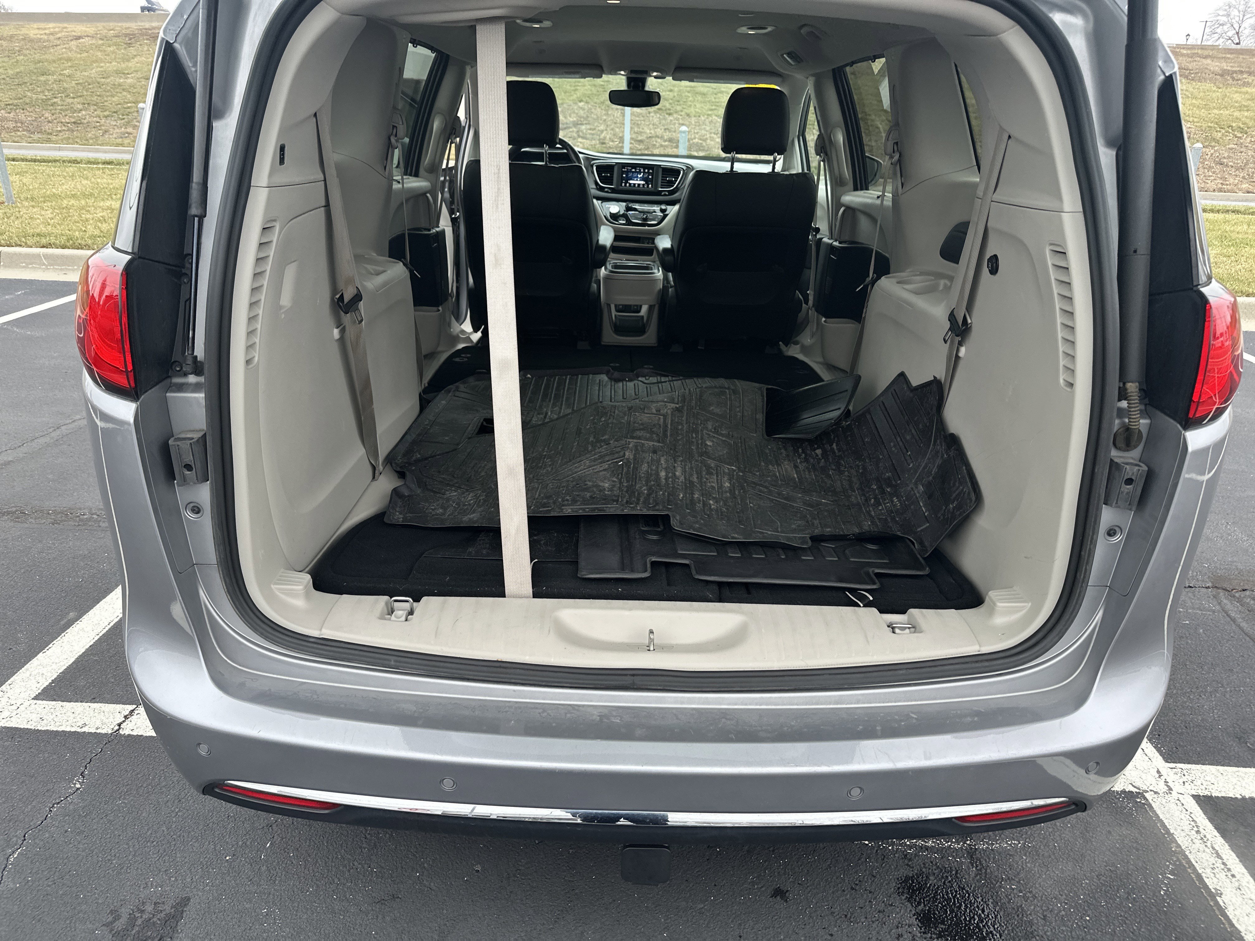 Used 2020 Chrysler Pacifica Touring-L image 31