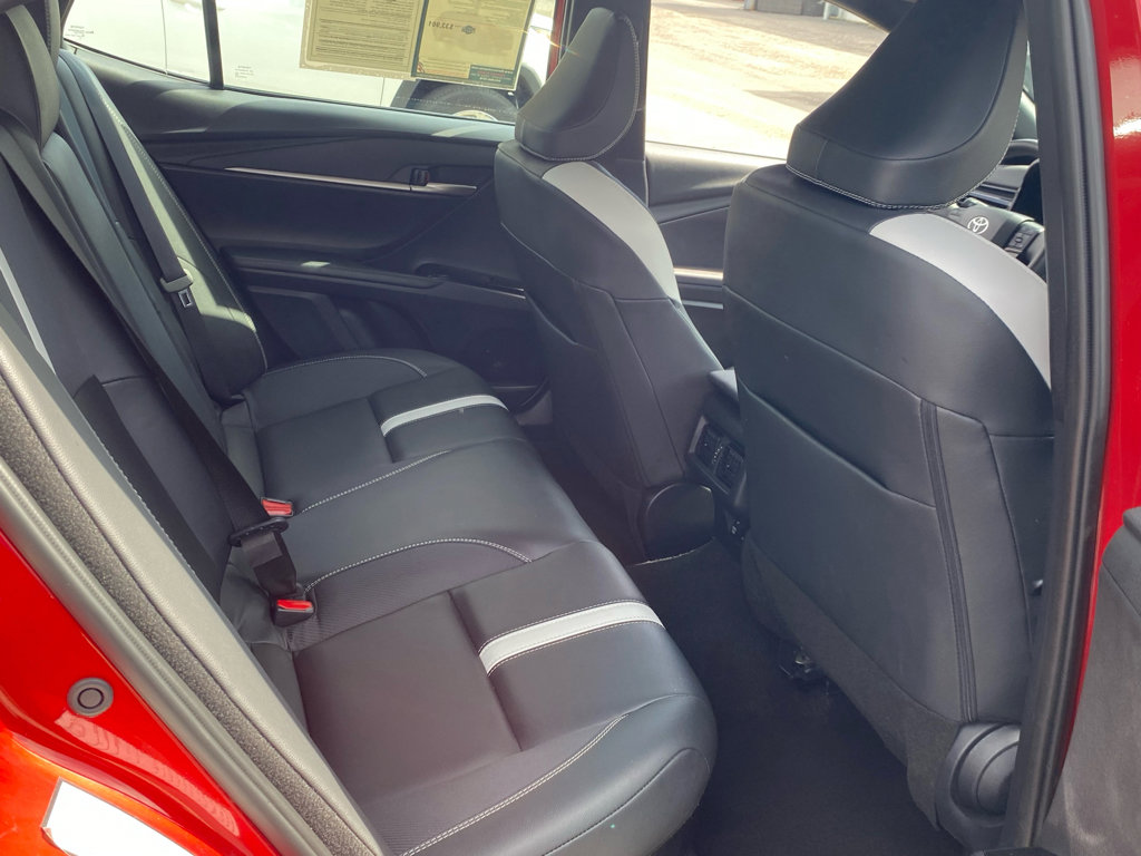 Used 2025 Toyota Camry SE image 14