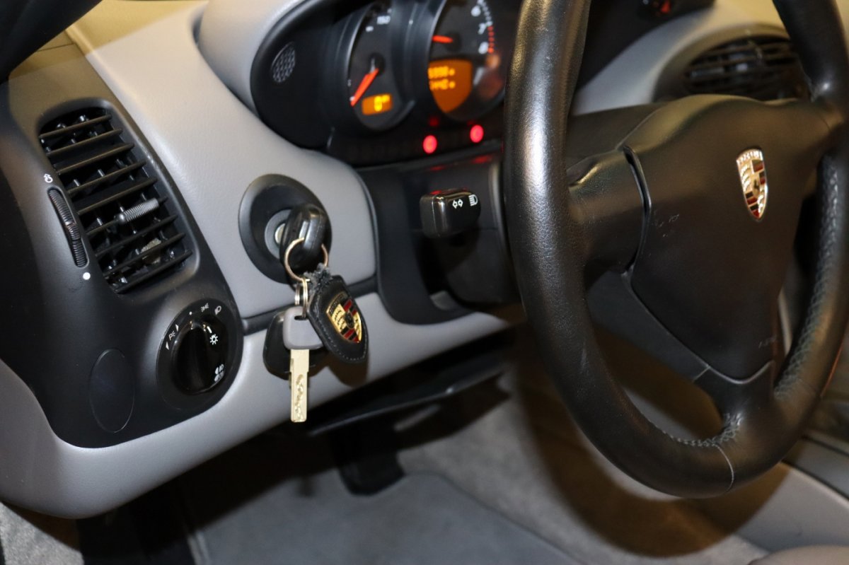 Used 2001 Porsche Boxster image 15