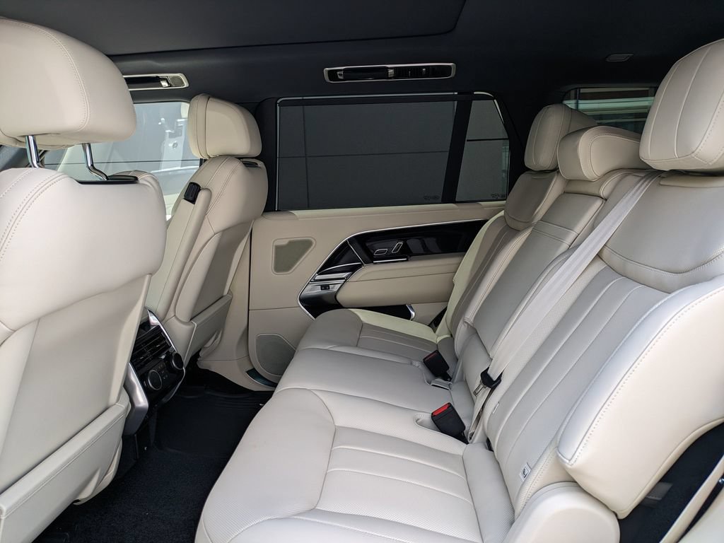 New 2026 Land Rover Range Rover Long Wheelbase SE AWD/4WD image 12