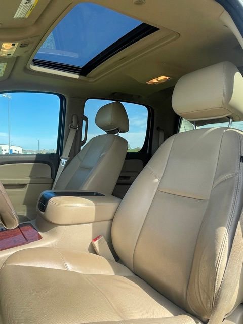 Used 2013 Chevrolet Avalanche LTZ RWD image 12