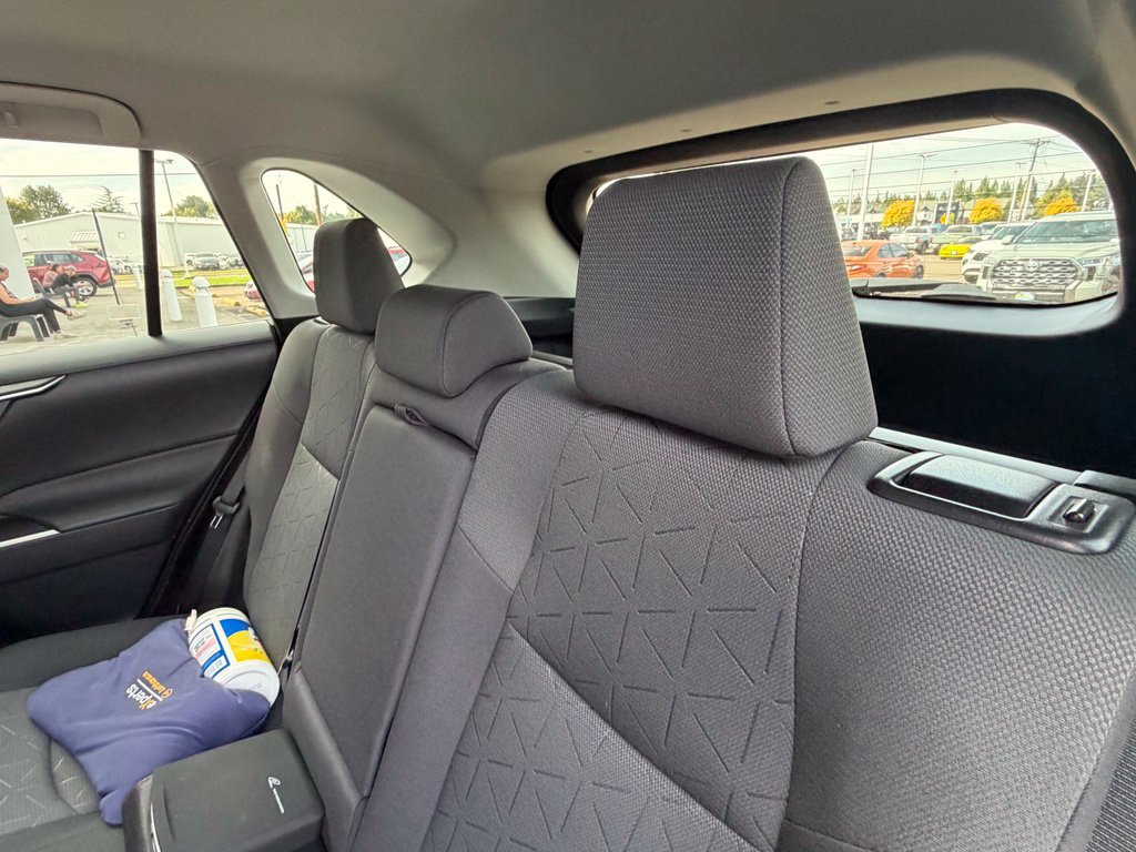 Used 2021 Toyota RAV4 XLE AWD/4WD image 10