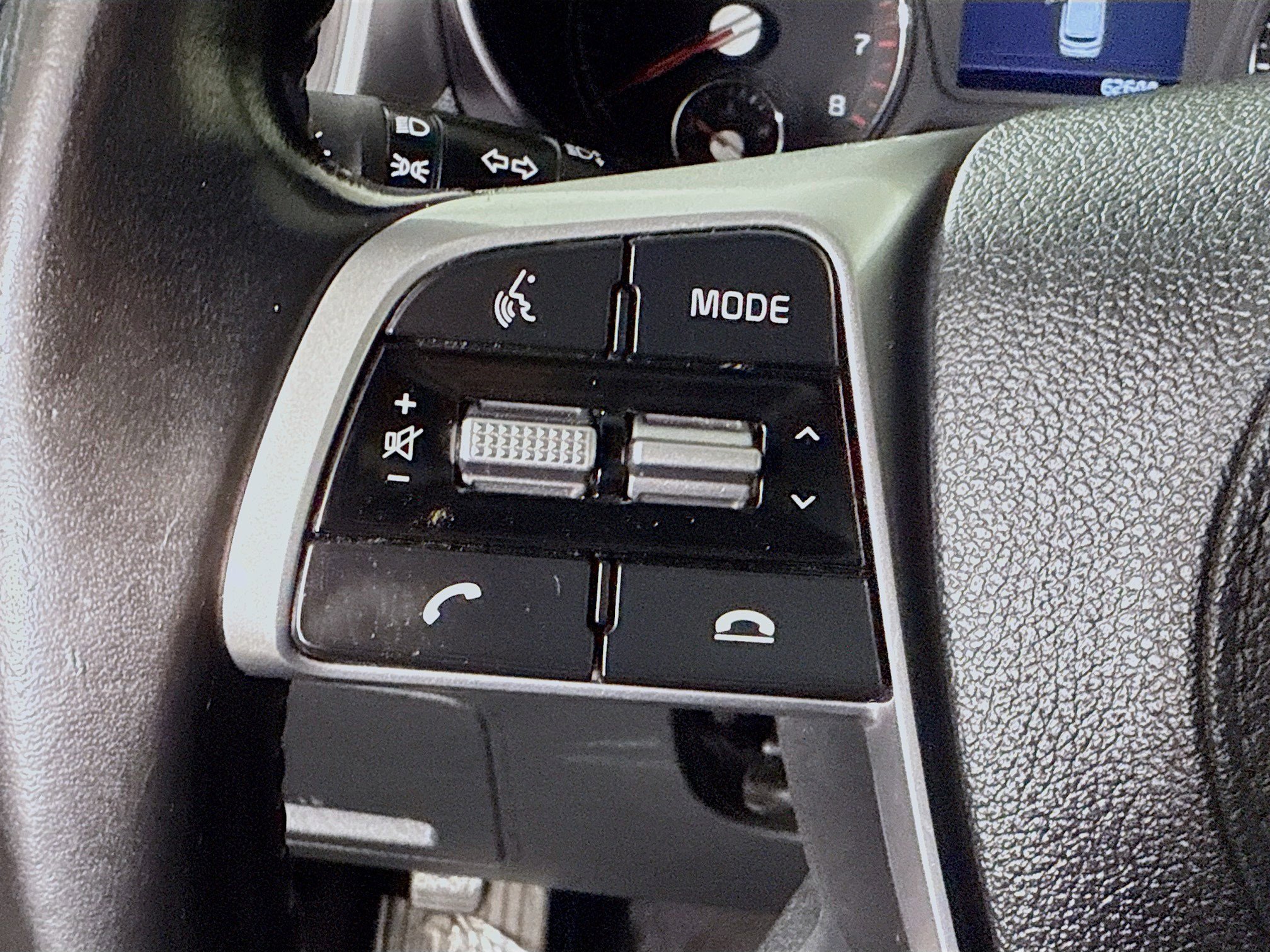 Used 2020 Kia Sorento LX image 10