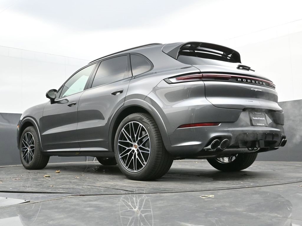 Certified 2025 Porsche Cayenne image 32