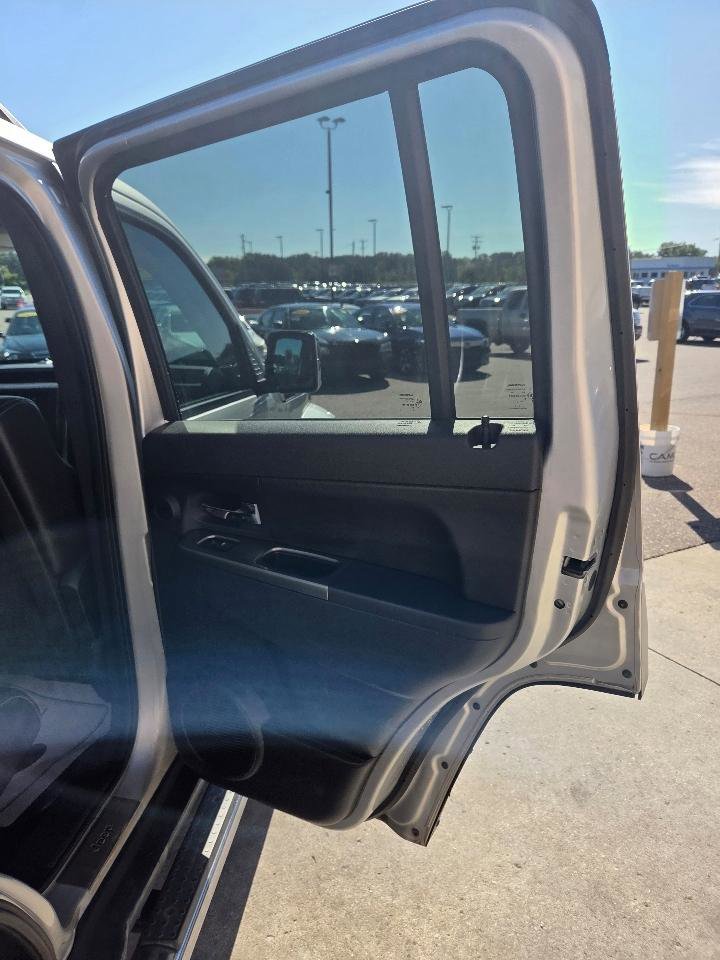 Used 2011 Jeep Liberty Limited Jet AWD/4WD image 14