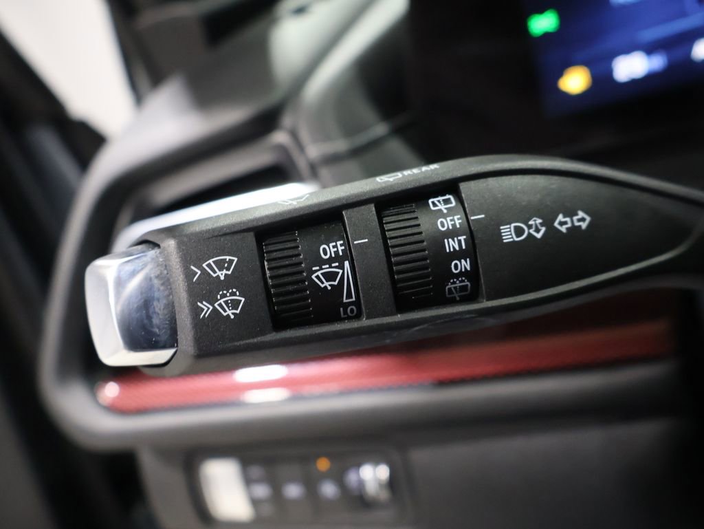 Used 2025 Chevrolet Traverse Z71 image 36