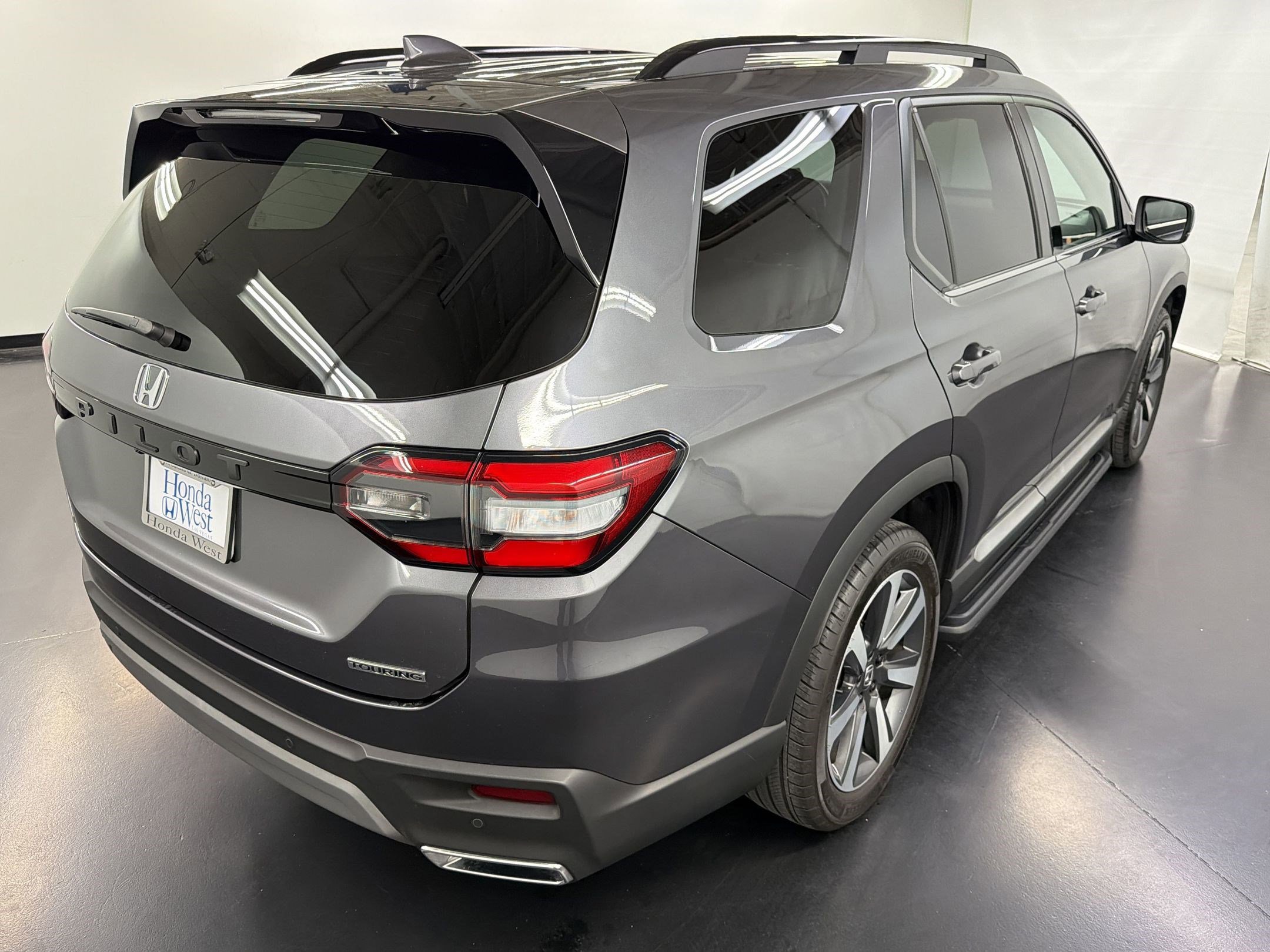 Certified 2023 Honda Pilot Touring image 9