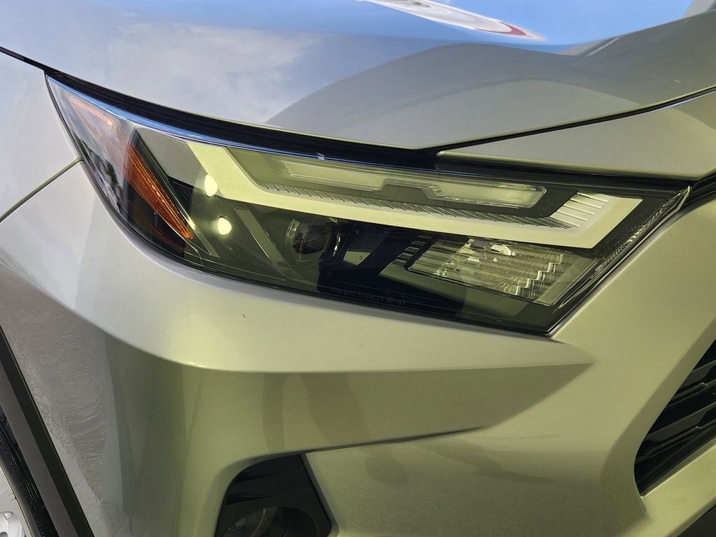 Used 2025 Toyota RAV4 LE image 9