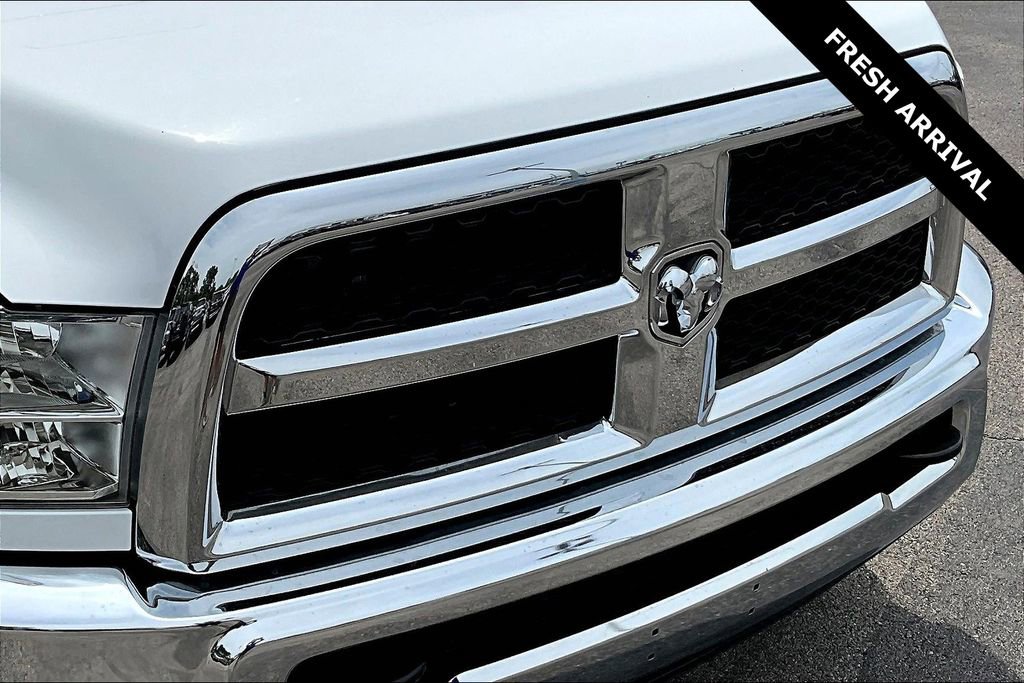Used 2018 RAM 3500 Tradesman w/ Chrome Appearance Group RWD image 30
