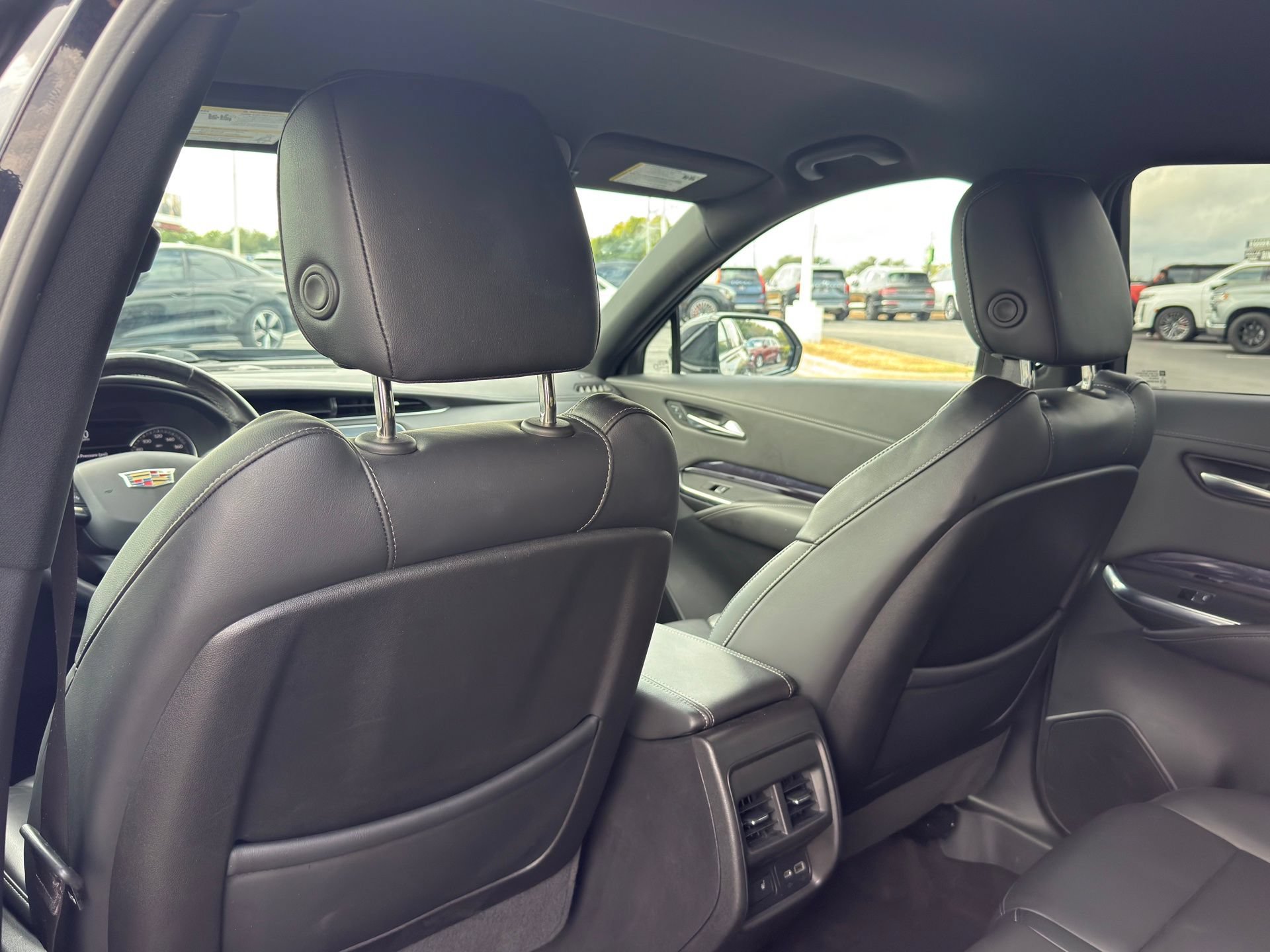 Used 2023 Cadillac XT4 Luxury w/ Cold Weather Package FWD image 30