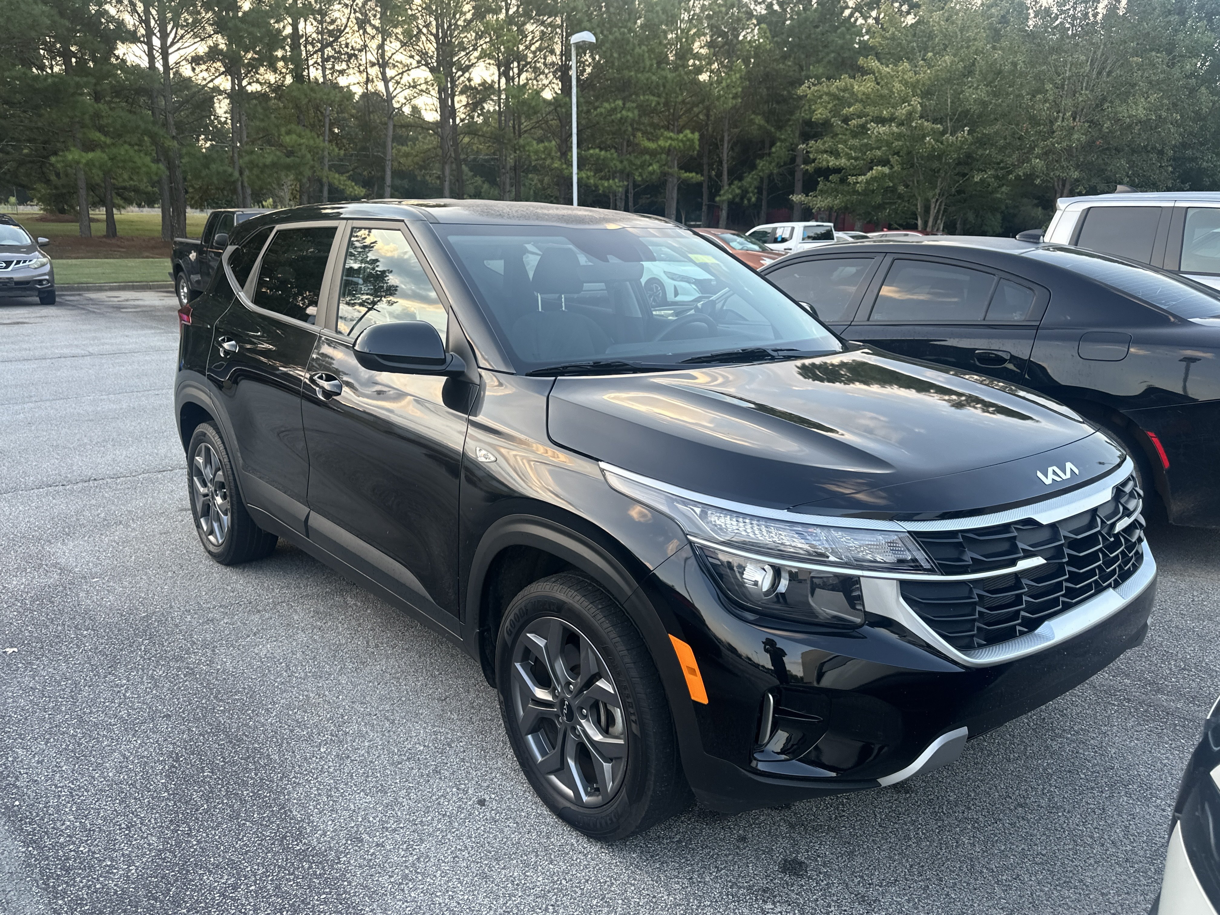 Used 2024 Kia Seltos LX AWD/4WD image 3