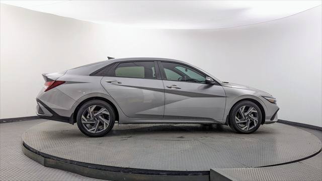 Used 2025 Hyundai Elantra Sport FWD image 9