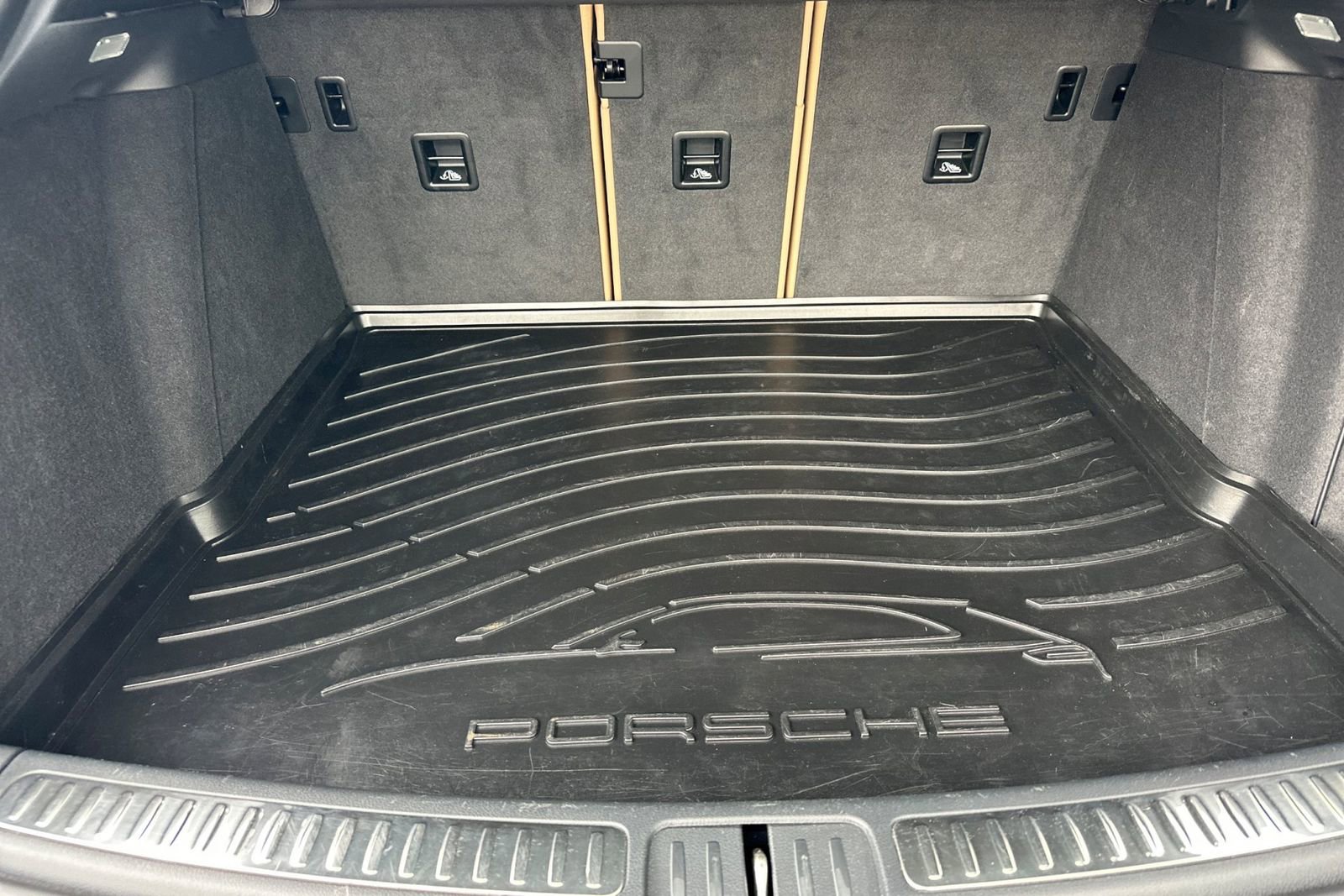 Certified 2023 Porsche Macan Turbo image 17