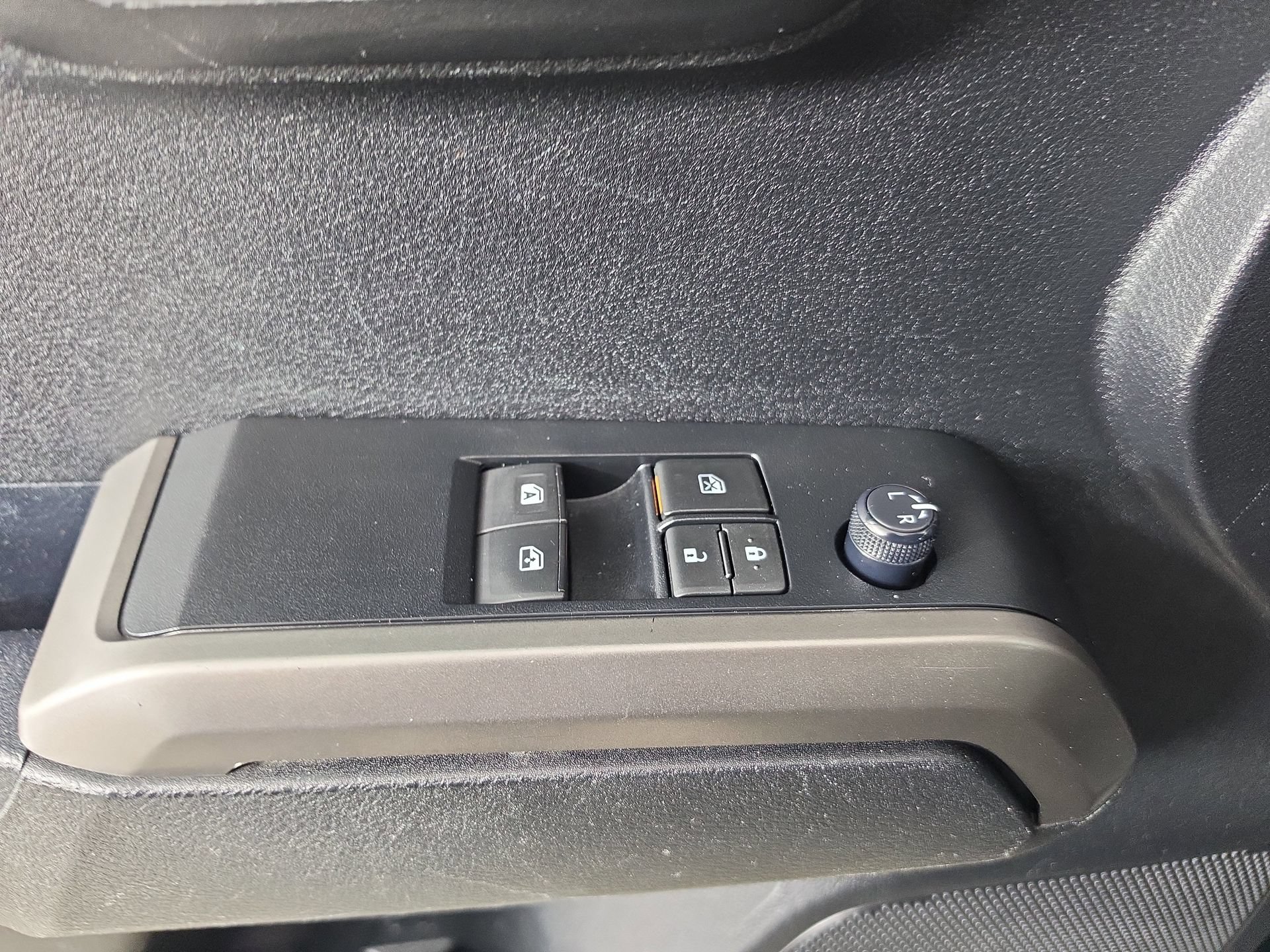 Used 2022 Toyota Tacoma SR5 w/ SR5 Appearance Package (SM) RWD image 15