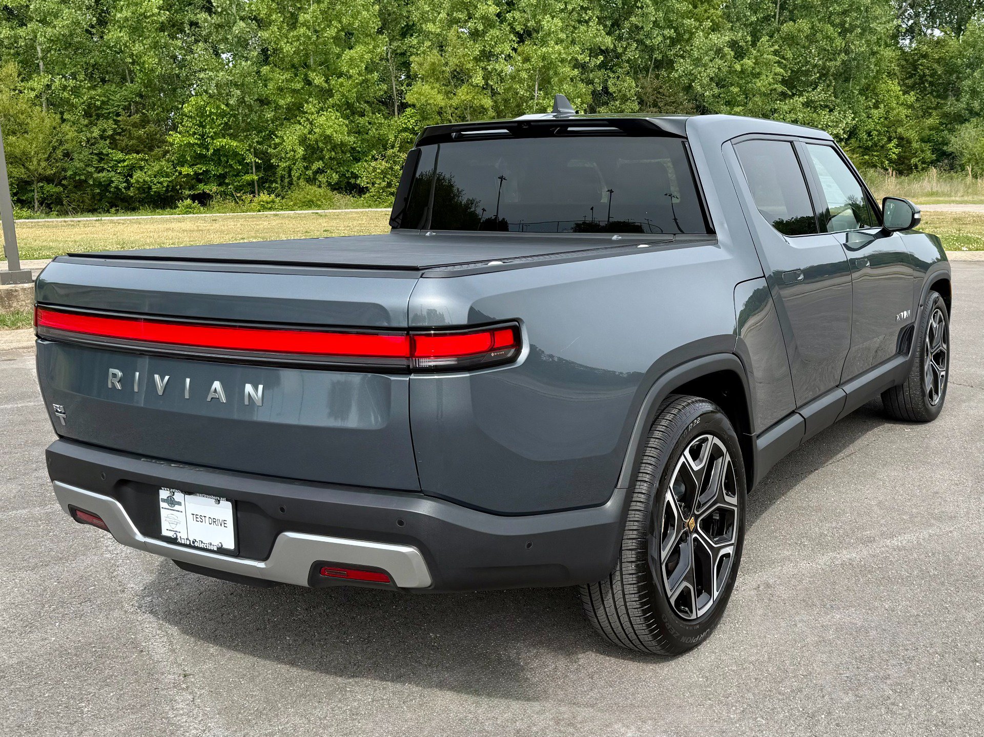 Used 2024 Rivian R1T Adventure AWD/4WD image 5