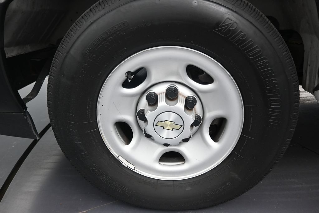 Used 2022 Chevrolet Express 2500 w/ Driver Convenience Package RWD image 10