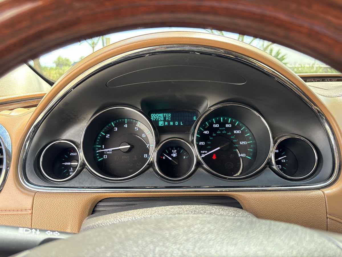 Used 2013 Buick Enclave Premium FWD image 25