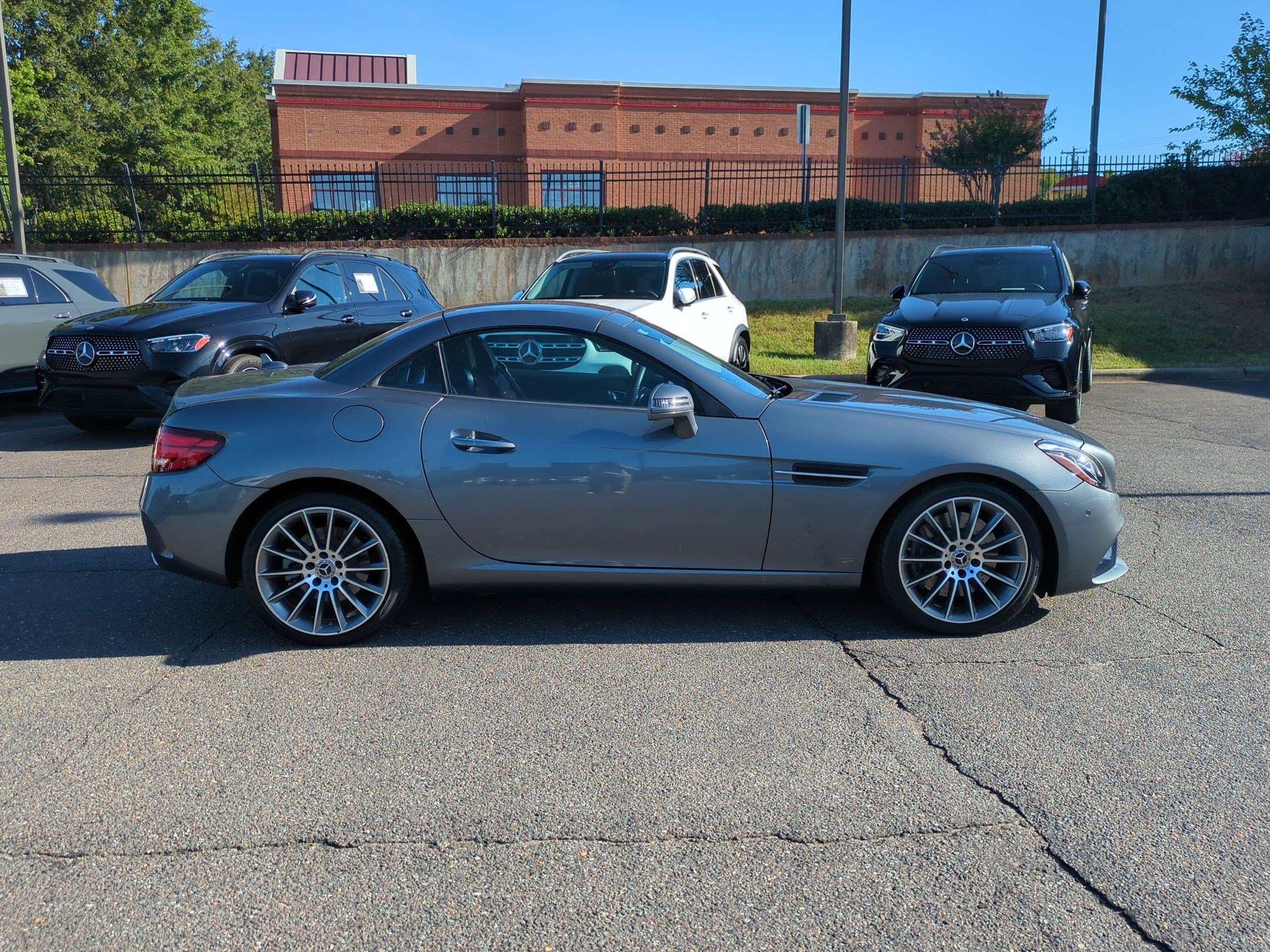 Used 2018 Mercedes-Benz SLC 300 image 2