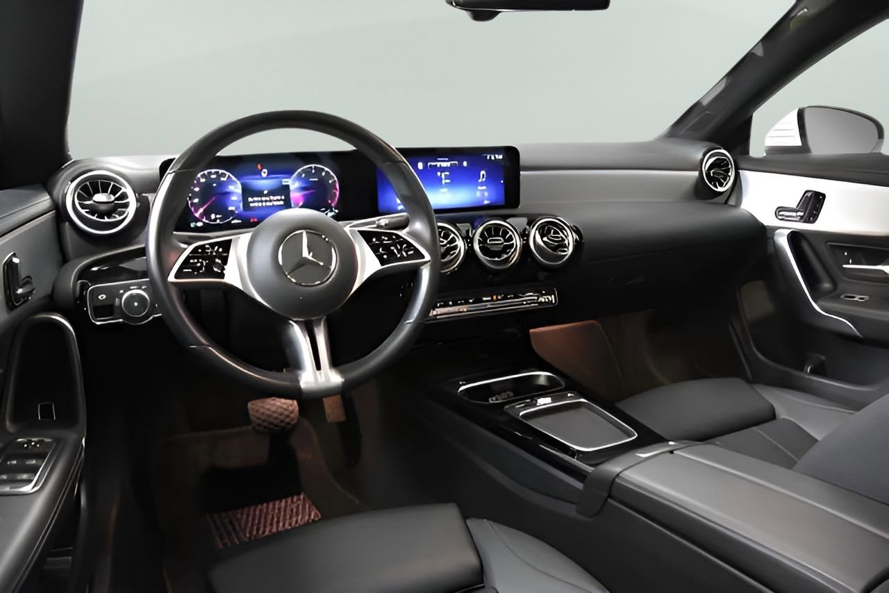 Used 2025 Mercedes-Benz CLA 250 image 33