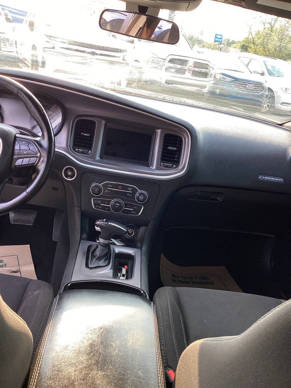 Used 2019 Dodge Charger SXT image 18