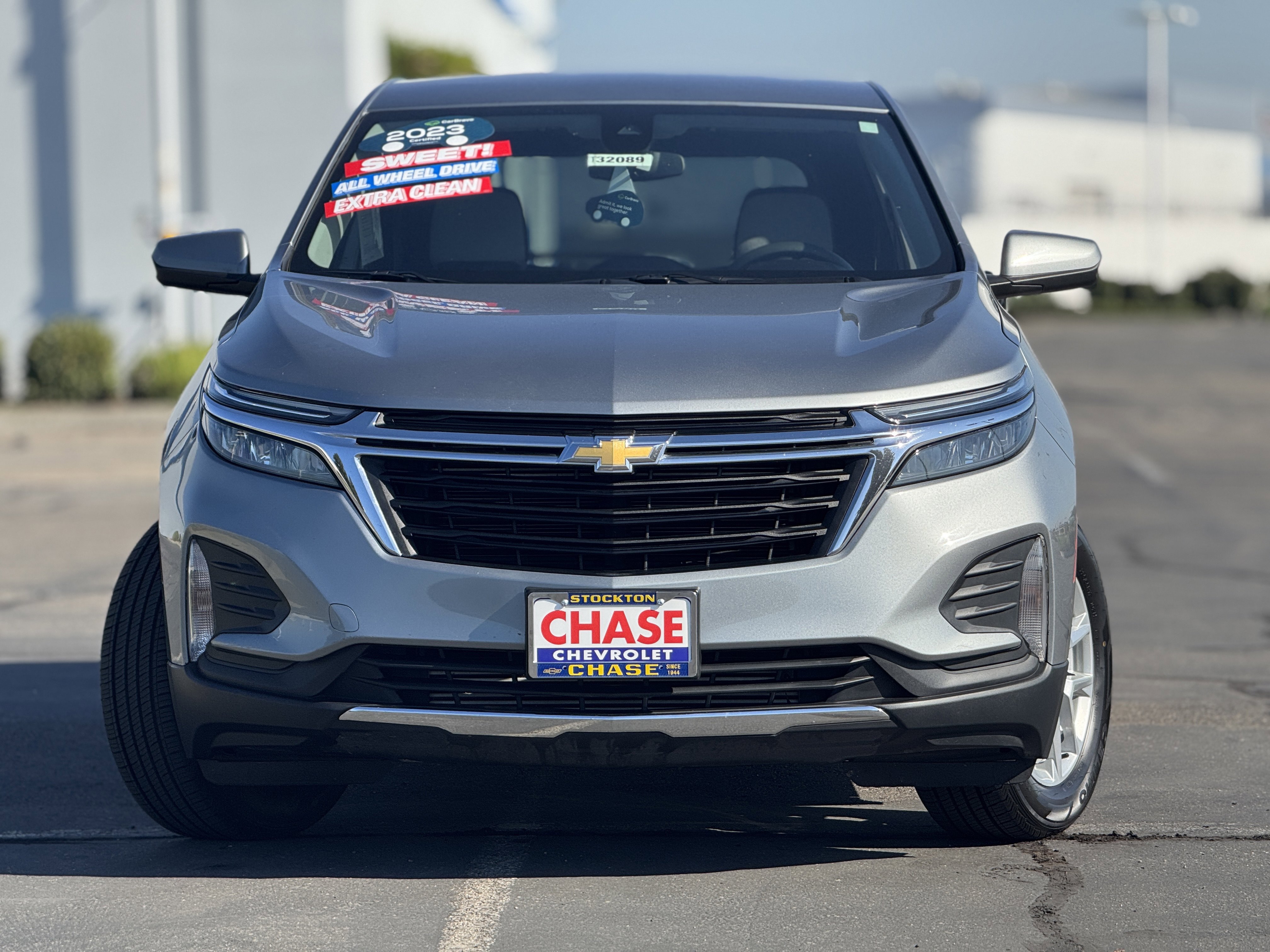 Used 2023 Chevrolet Equinox LT image 2