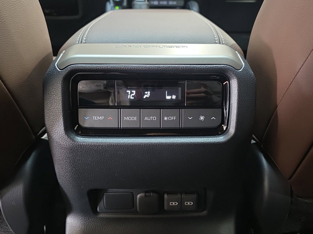 Used 2025 Toyota Land Cruiser image 15