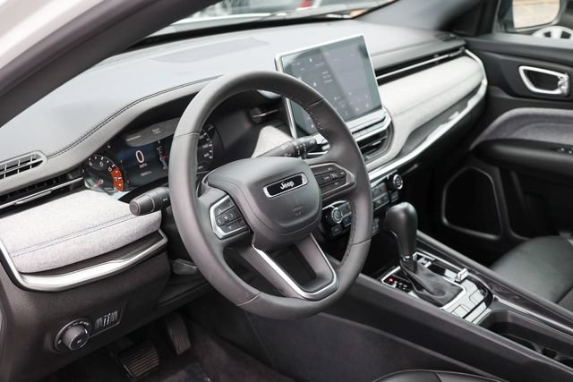 Used 2023 Jeep Compass Latitude w/ Convenience Group AWD/4WD image 39