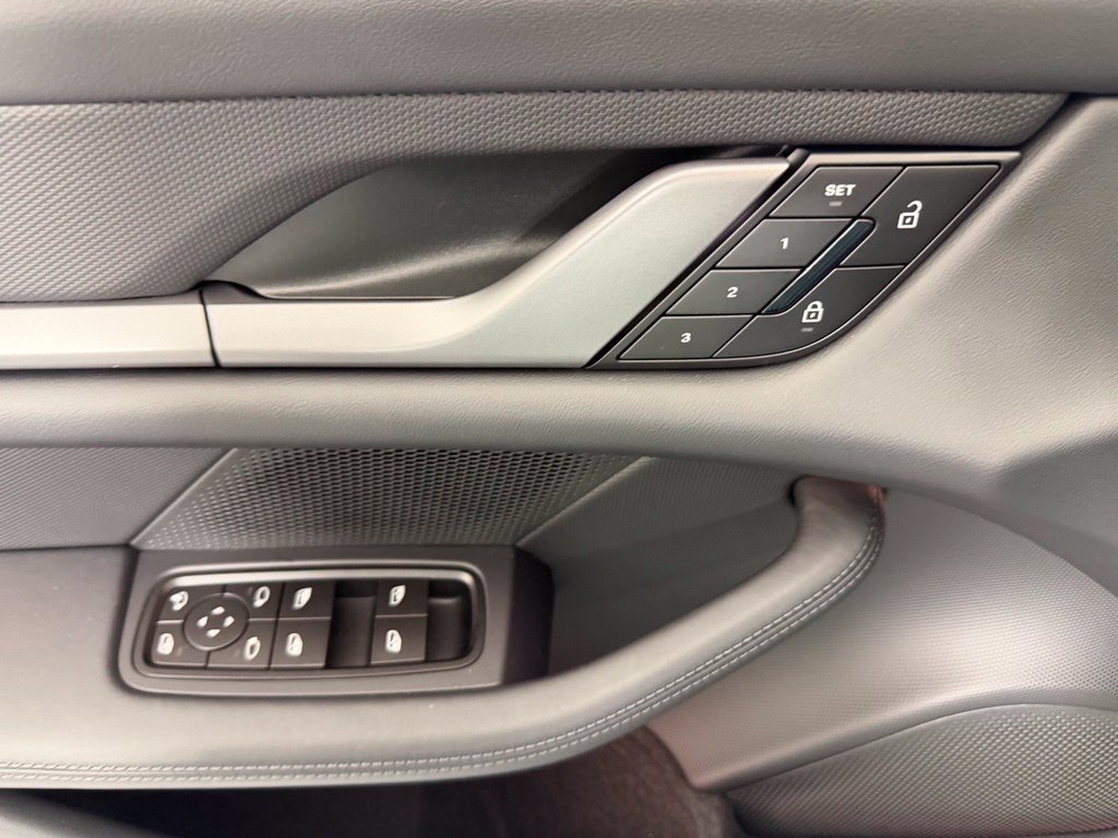 New 2026 Porsche Taycan 4S AWD/4WD image 18