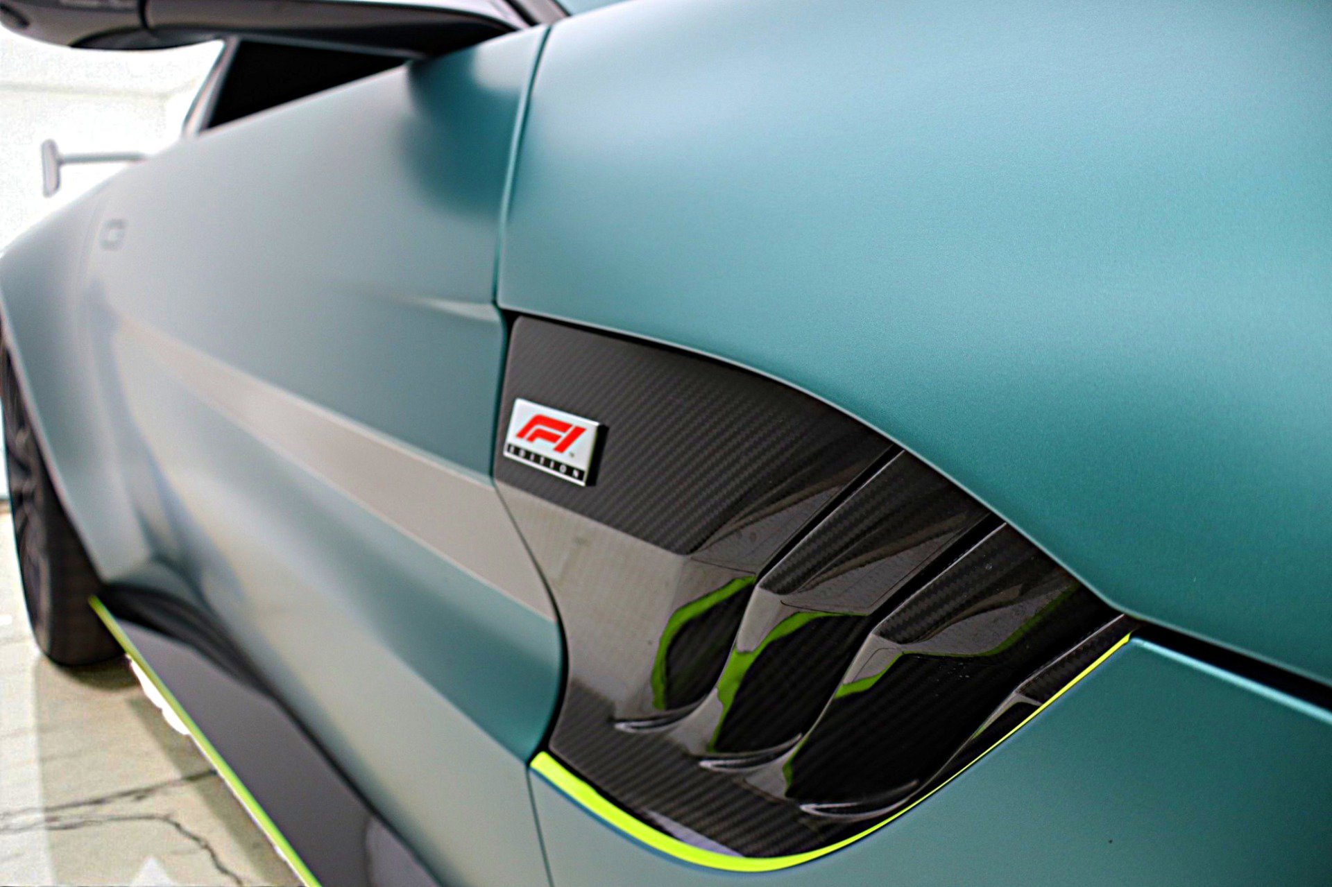 Used 2023 Aston Martin V8 Vantage Coupe image 21