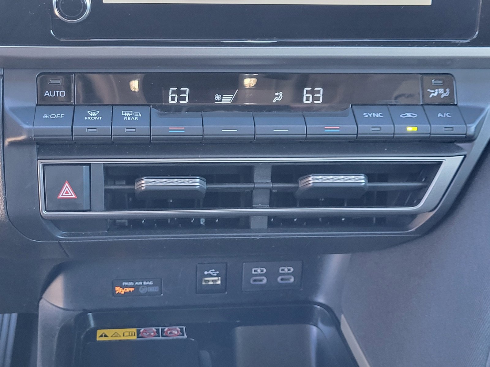 Used 2025 Toyota Camry LE image 31