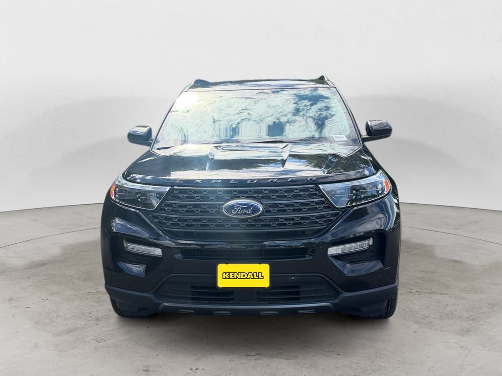 Used 2023 Ford Explorer XLT w/ Equipment Group 202A AWD/4WD image 2