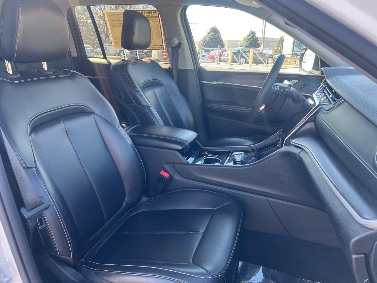 Used 2023 Jeep Grand Cherokee Limited image 24