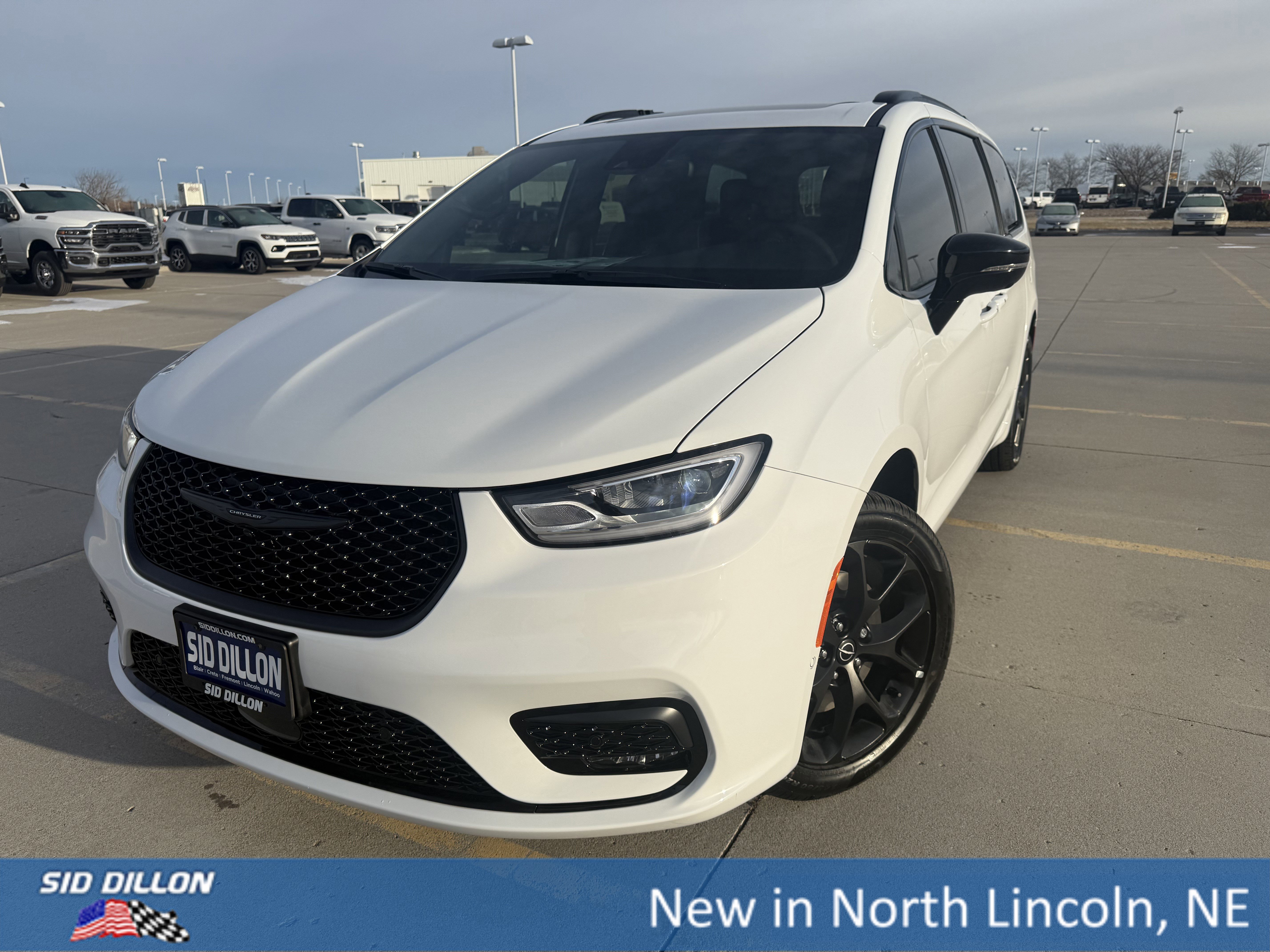 New 2026 Chrysler Pacifica Limited w/ S Appearance Package