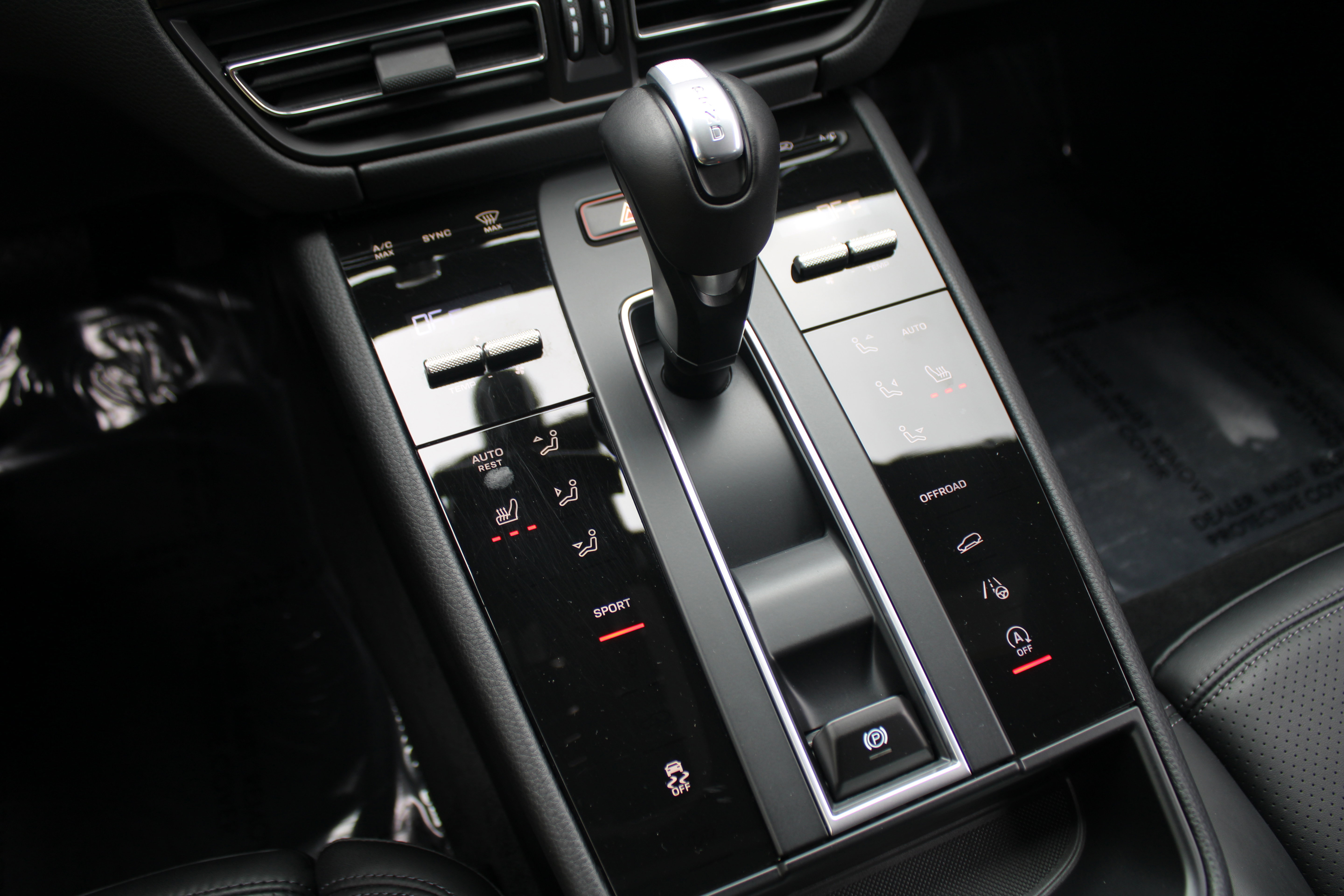 Certified 2026 Porsche Macan Turbo AWD/4WD image 23