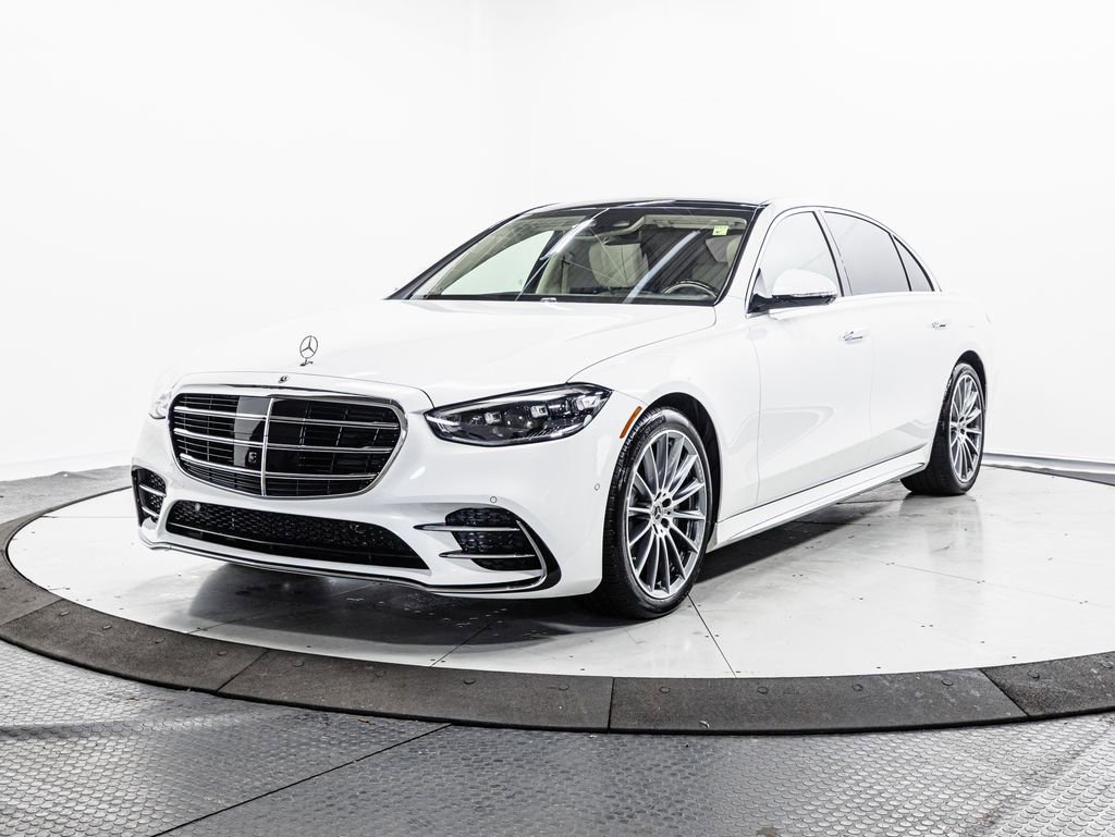 Used 2025 Mercedes-Benz S 580e 4MATIC Sedan image 3