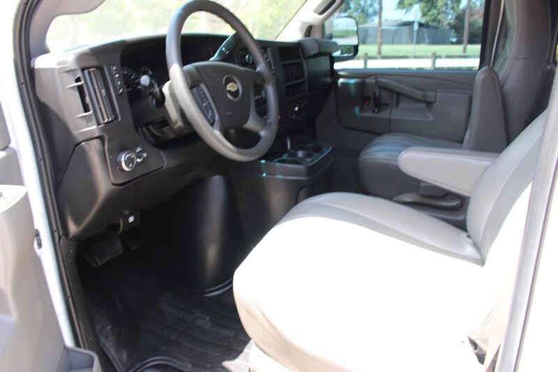 Used 2016 Chevrolet Express 3500 LT w/ LT Preferred Equipment Group RWD image 26